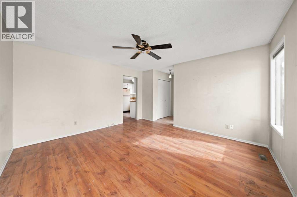 151 Deerview Court SE, Calgary, Alberta  T2J 6B6 - Photo 3 - A2292961