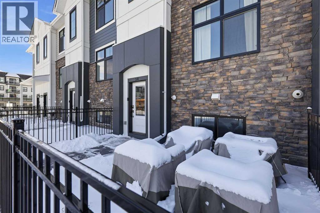38 Les Jardins Park Se, Calgary, Alberta  T2C 5V3 - Photo 2 - A2298166
