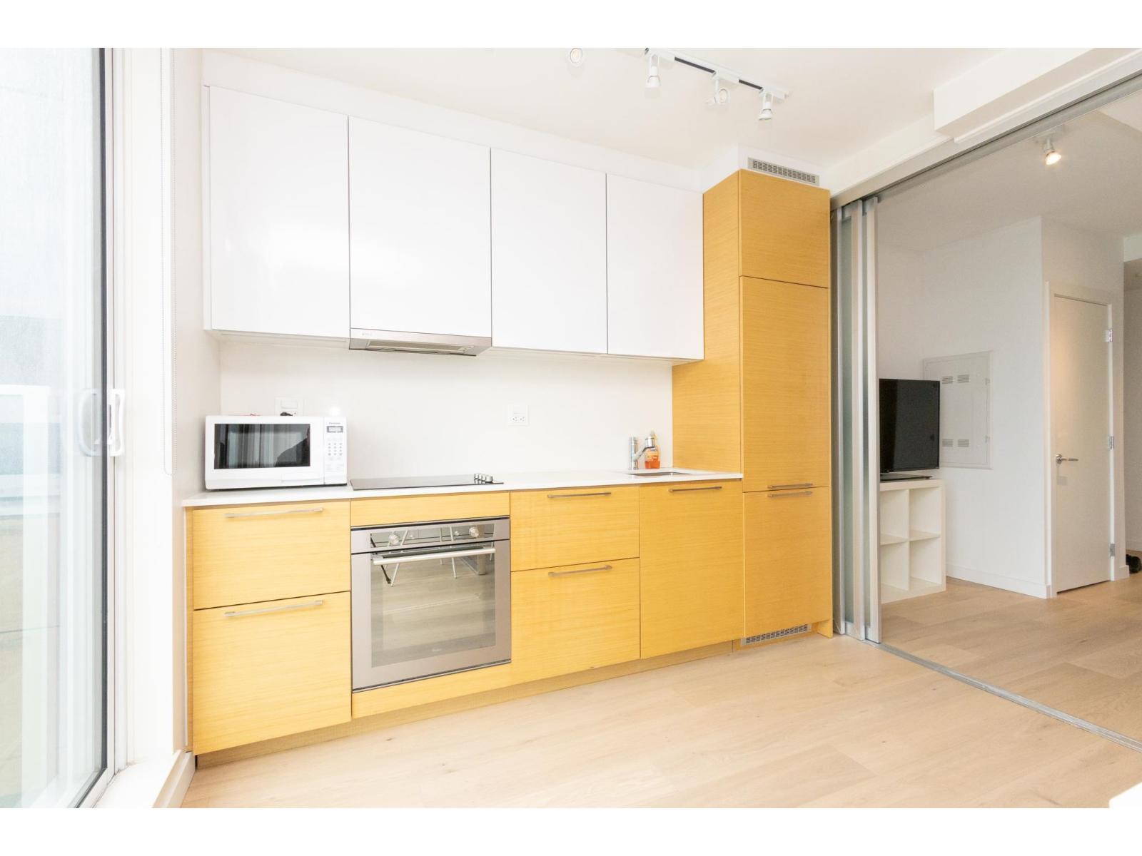 1801 13438 Central Avenue, Surrey, British Columbia  V3T 0N2 - Photo 3 - R3106124