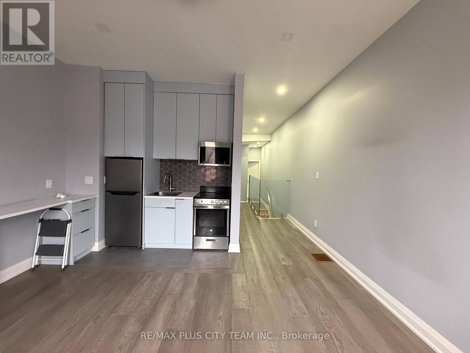 11 Baden Street, Toronto, Ontario  M6J 1Z3 - Photo 7 - C12834012