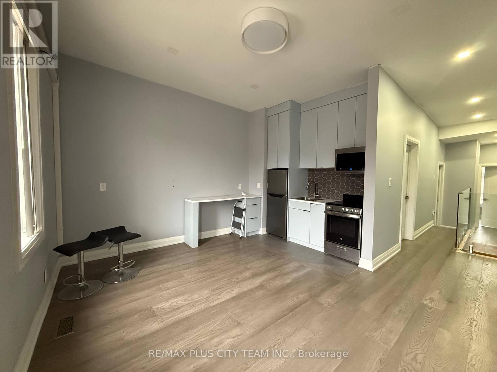 11 Baden Street, Toronto, Ontario  M6J 1Z3 - Photo 6 - C12834012