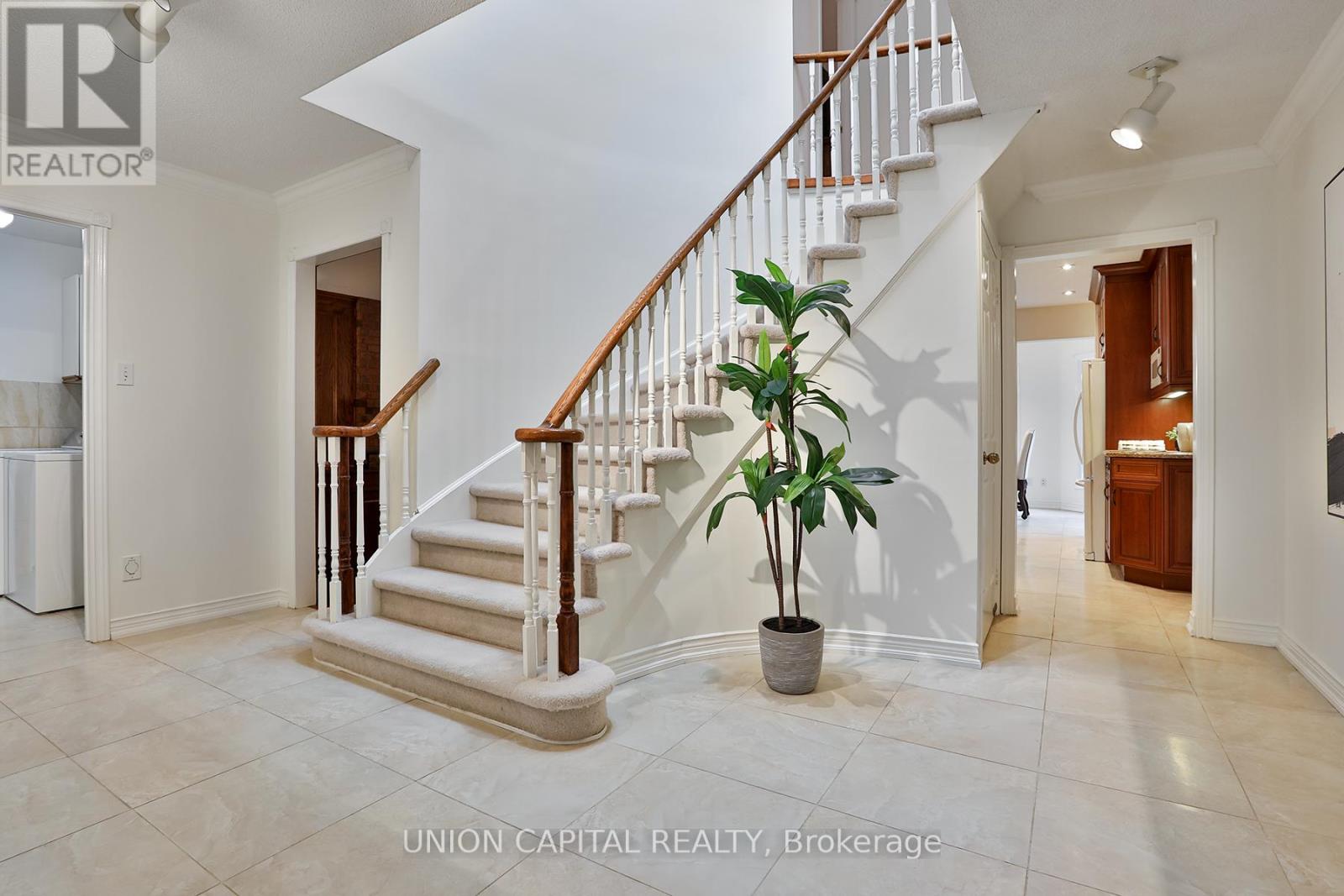 2 Mair Court, Richmond Hill, Ontario  L4C 7S1 - Photo 16 - N12944232