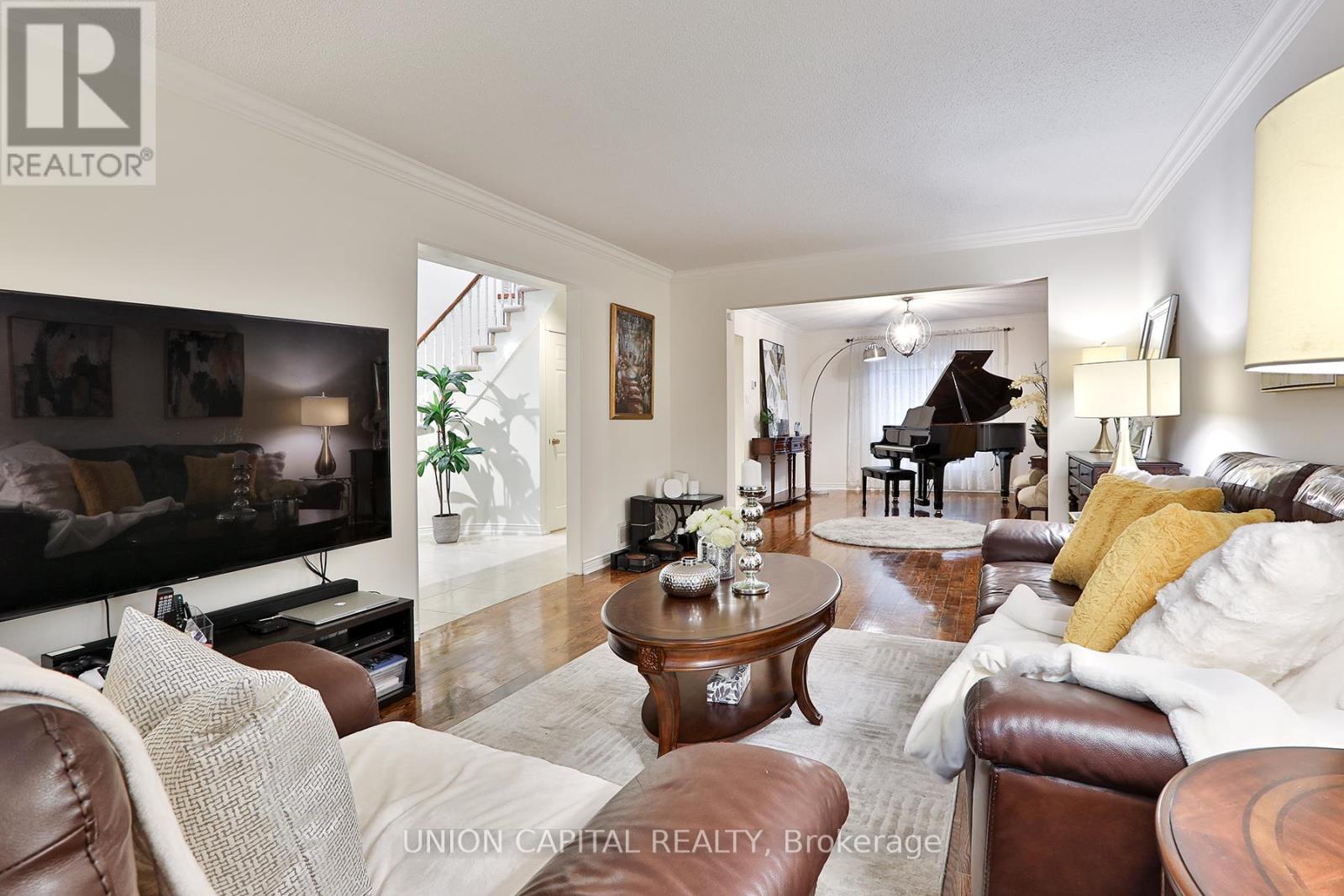 2 Mair Court, Richmond Hill, Ontario  L4C 7S1 - Photo 7 - N12944232