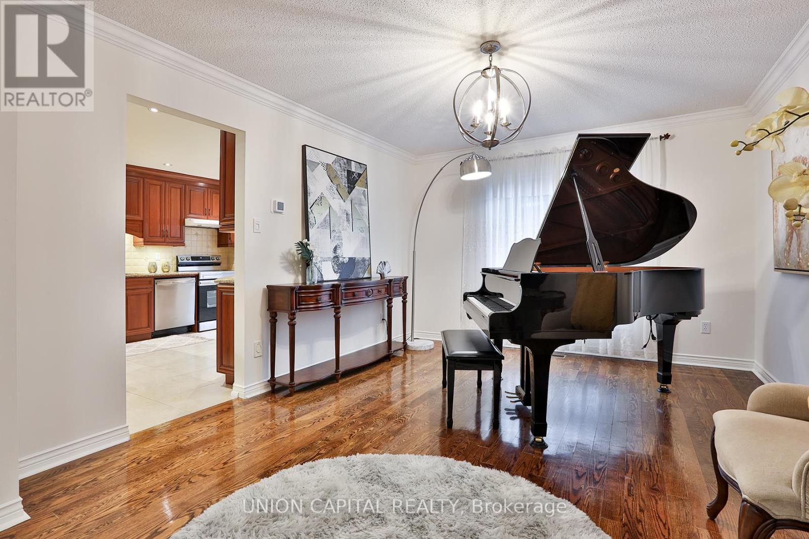 2 Mair Court, Richmond Hill, Ontario  L4C 7S1 - Photo 9 - N12944232