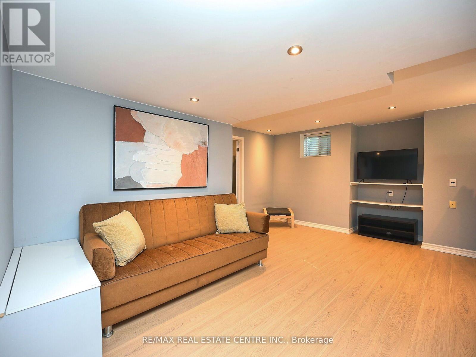 1 Mccandless Court, Milton, Ontario  L9T 2C4 - Photo 6 - W12719064