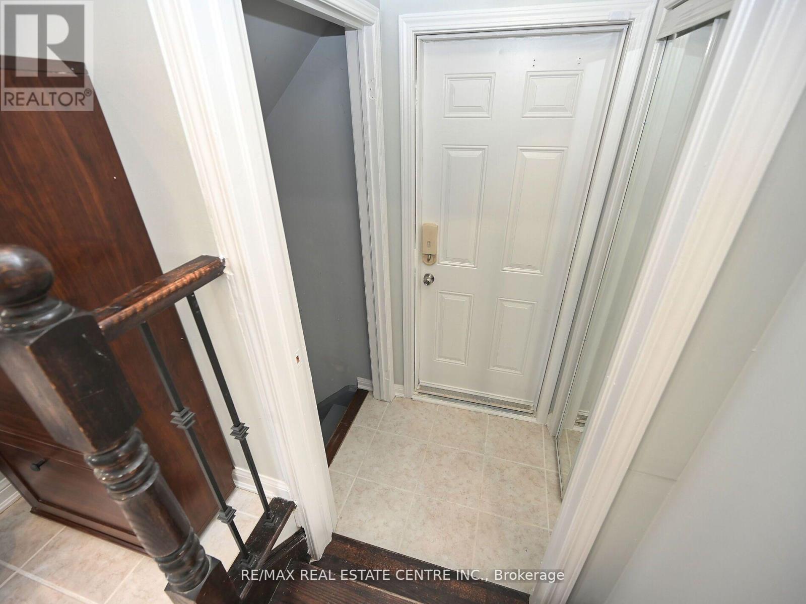 1 Mccandless Court, Milton, Ontario  L9T 2C4 - Photo 4 - W12719064