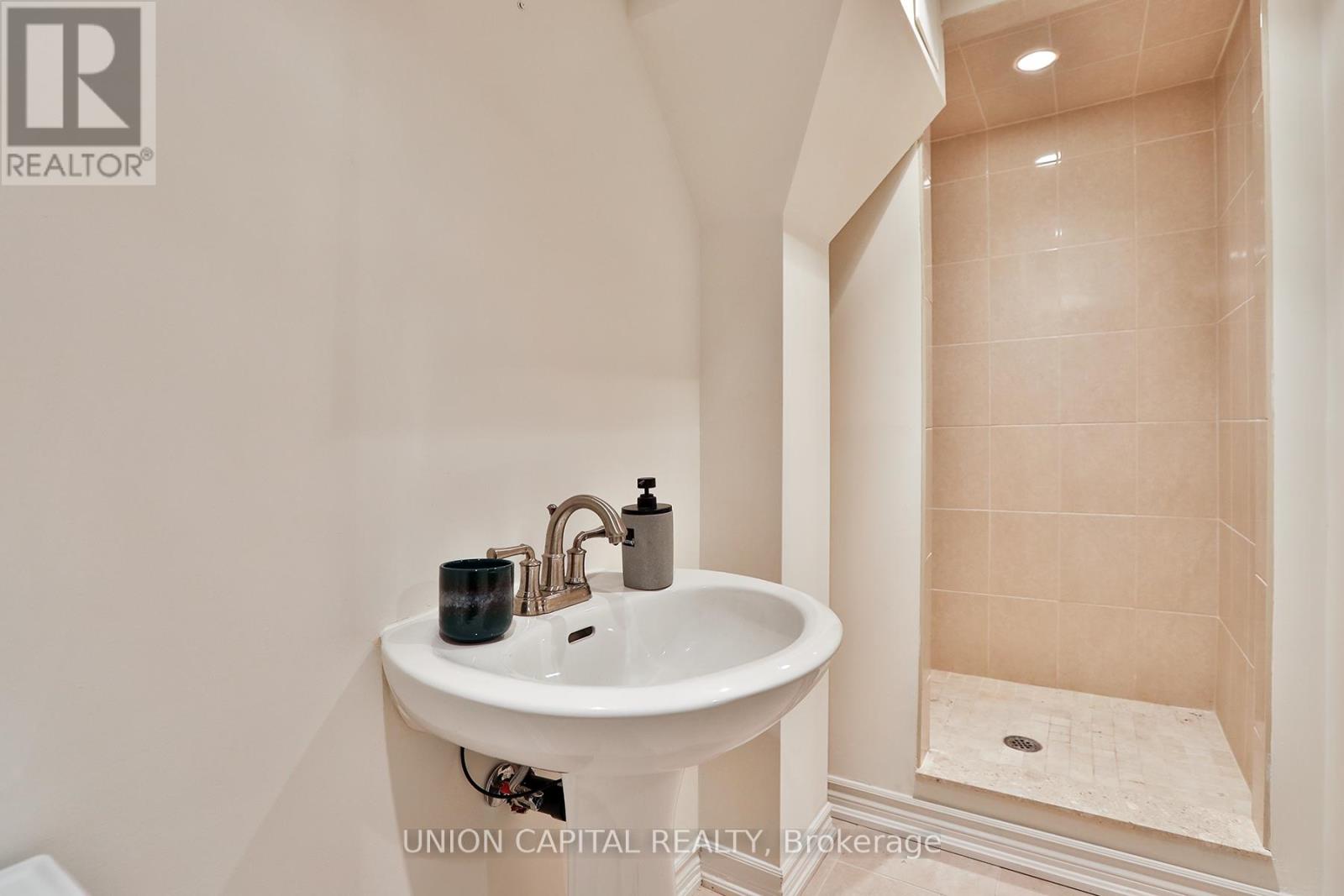 2 Mair Court, Richmond Hill, Ontario  L4C 7S1 - Photo 37 - N12944232