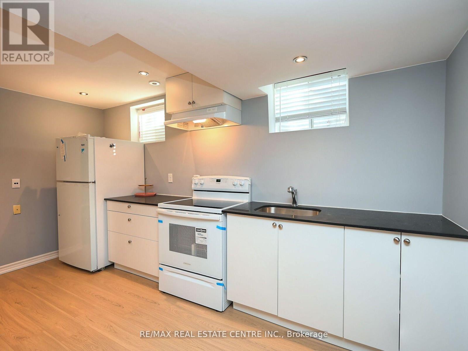 1 Mccandless Court, Milton, Ontario  L9T 2C4 - Photo 5 - W12719064