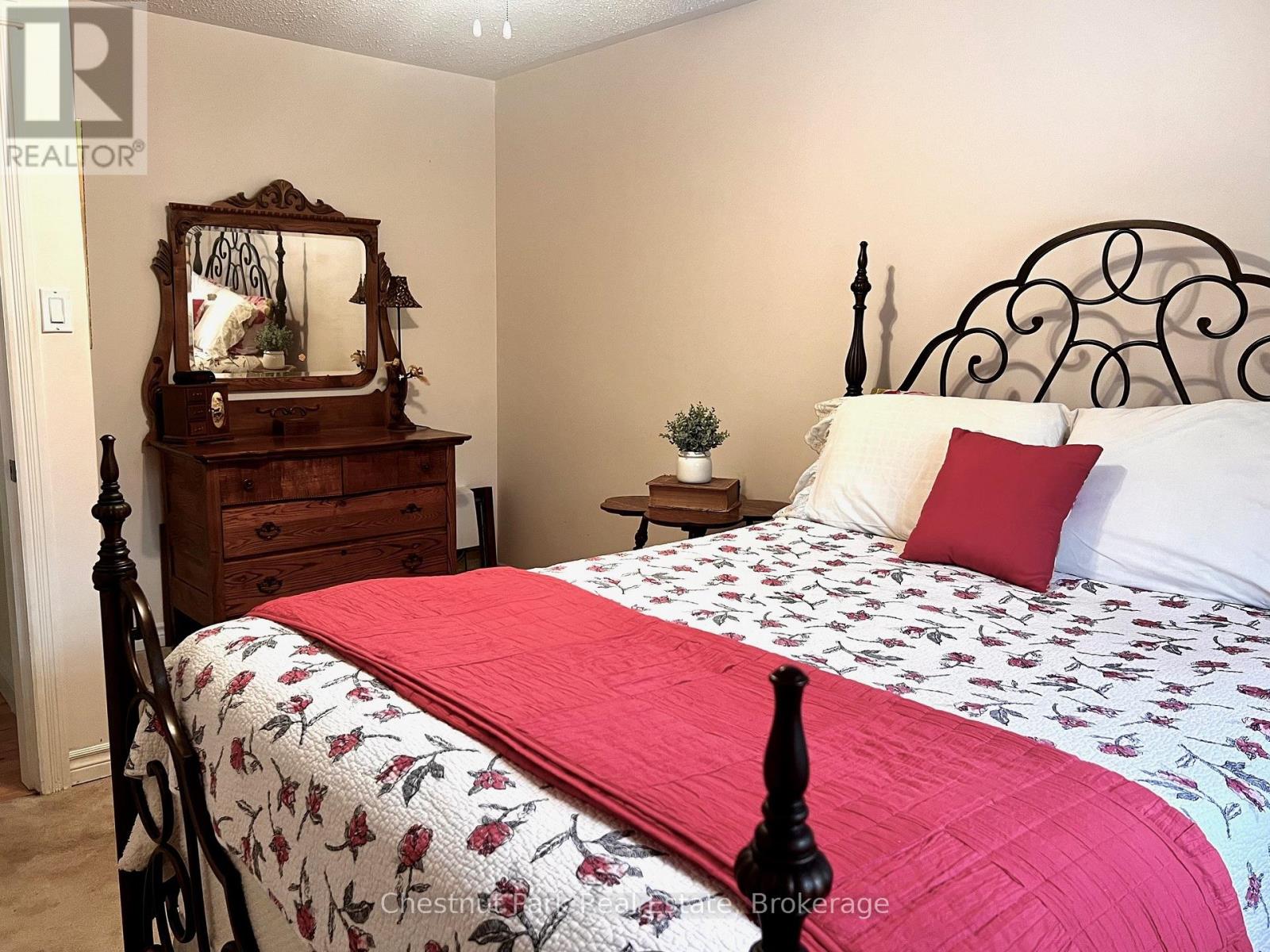 135 Christopher Avenue, Wasaga Beach, Ontario  L9Z 1S4 - Photo 10 - S12947514