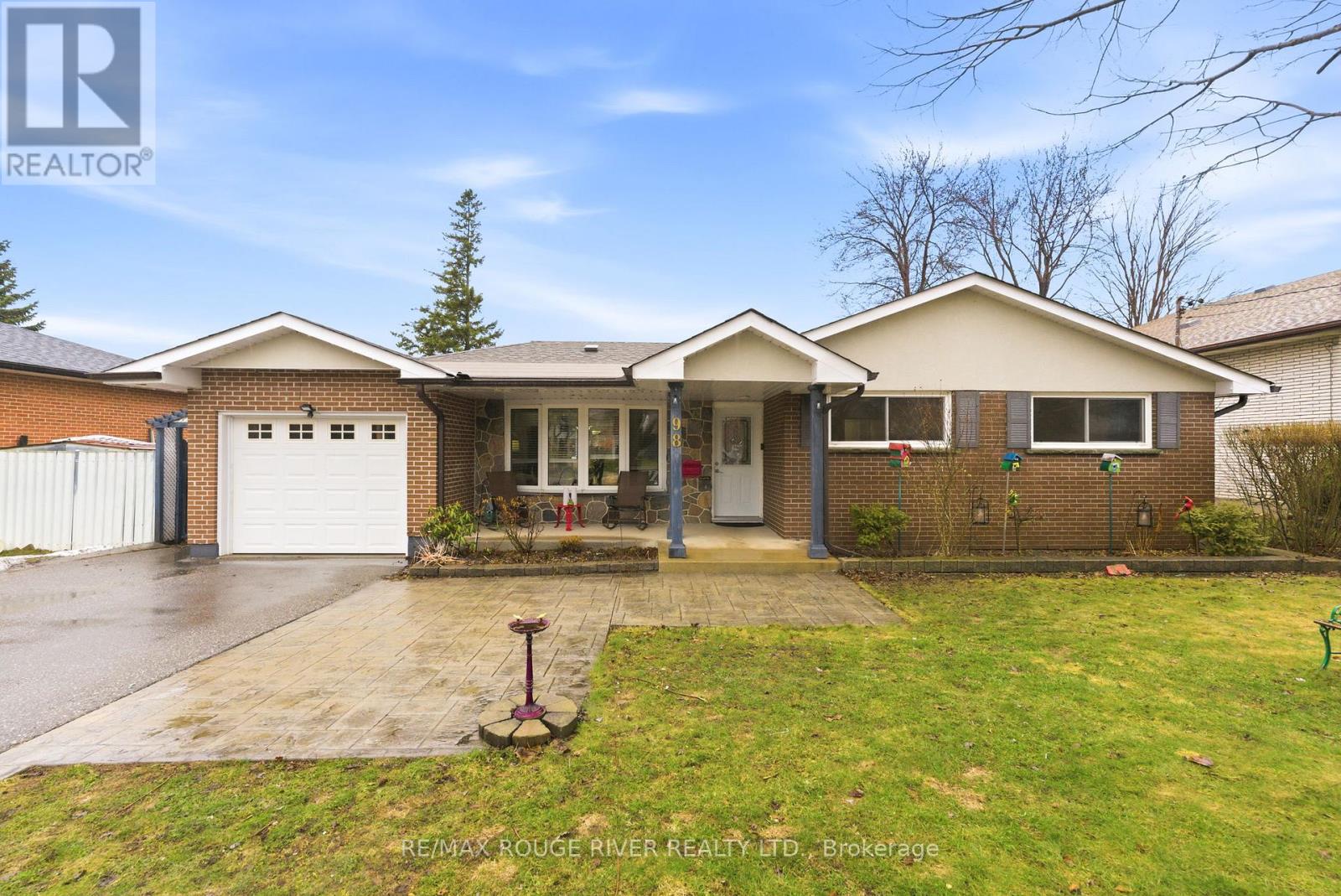 98 APPLEWOOD CRESCENT, Whitby, Ontario