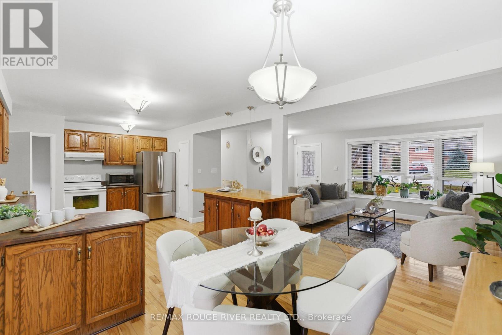 98 Applewood Crescent, Whitby, Ontario  L1N 2E7 - Photo 10 - E12947574