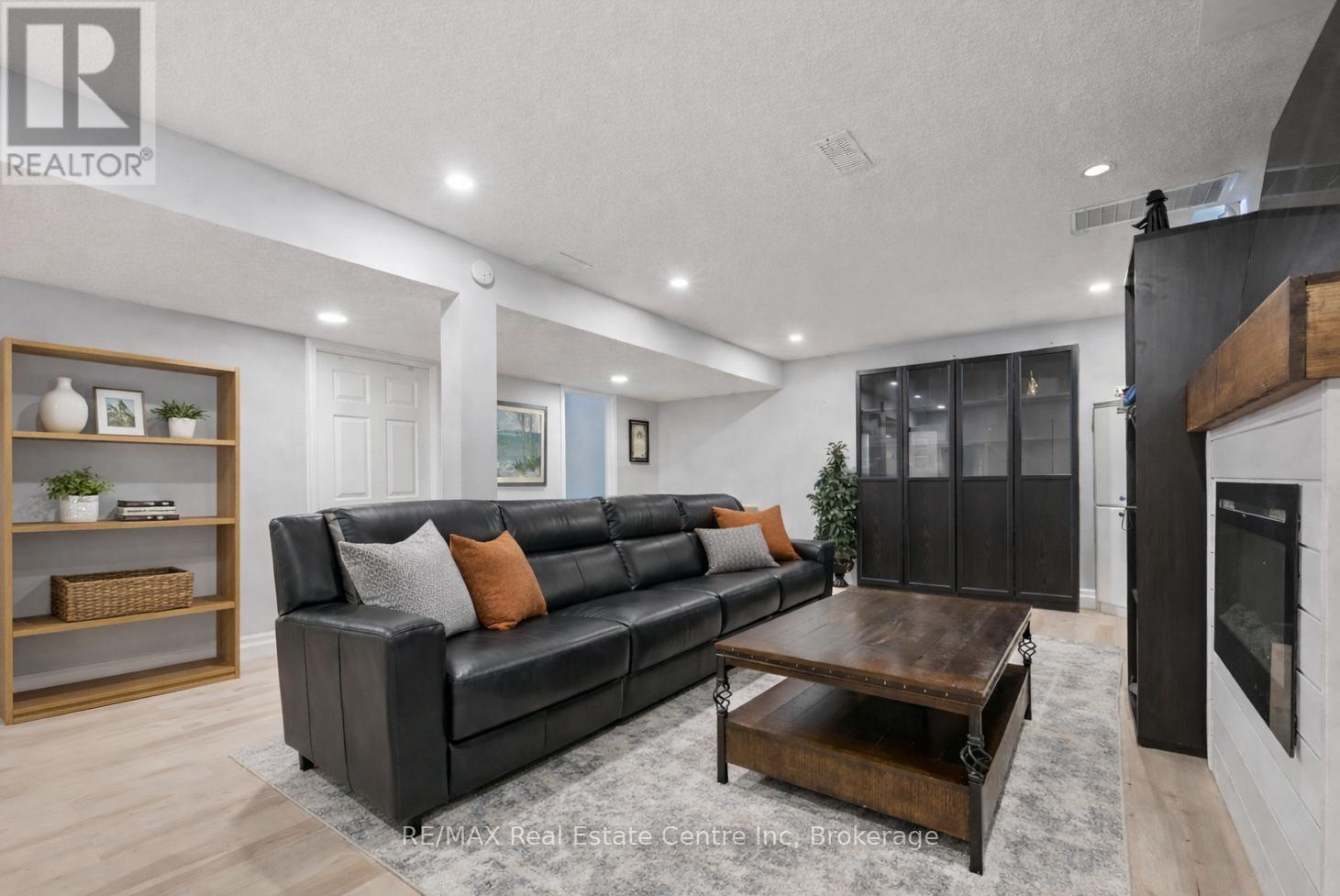 3 - 106 Woodlawn Road E, Guelph, Ontario  N1E 1B7 - Photo 16 - X12947530