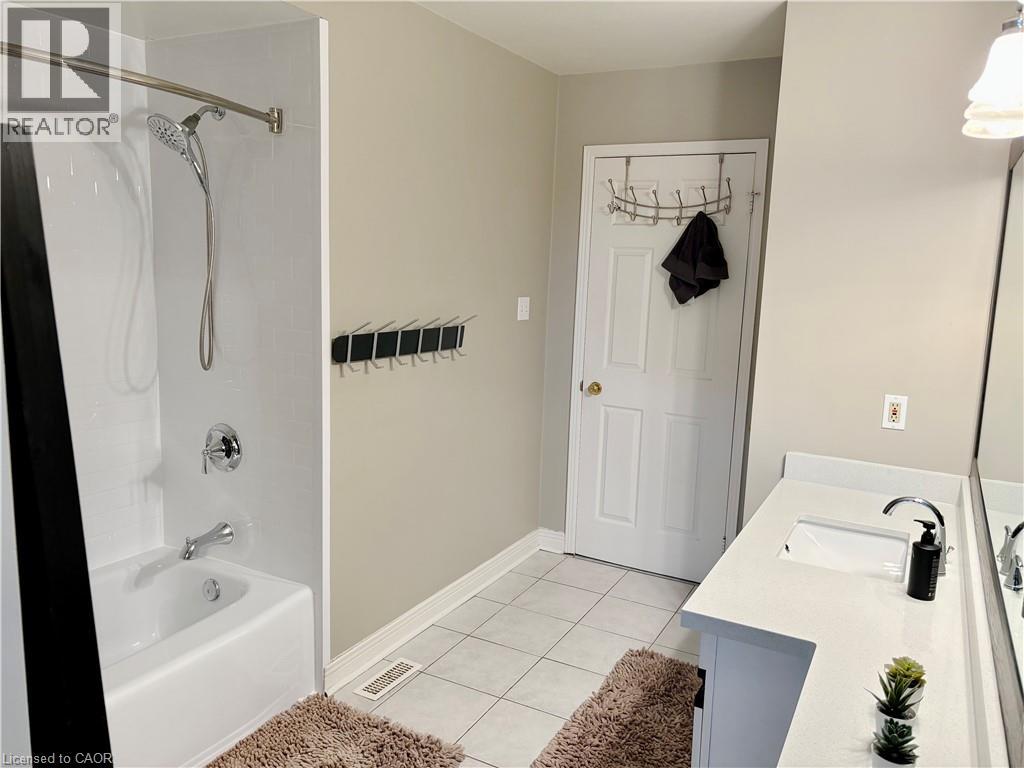 2056 Hadfield Court, Burlington, Ontario  L7M 3V4 - Photo 19 - 40816507