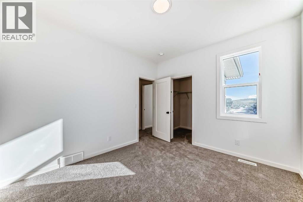 10 Rodelle Common NW, Calgary, Alberta  T3L 0N2 - Photo 32 - A2282652