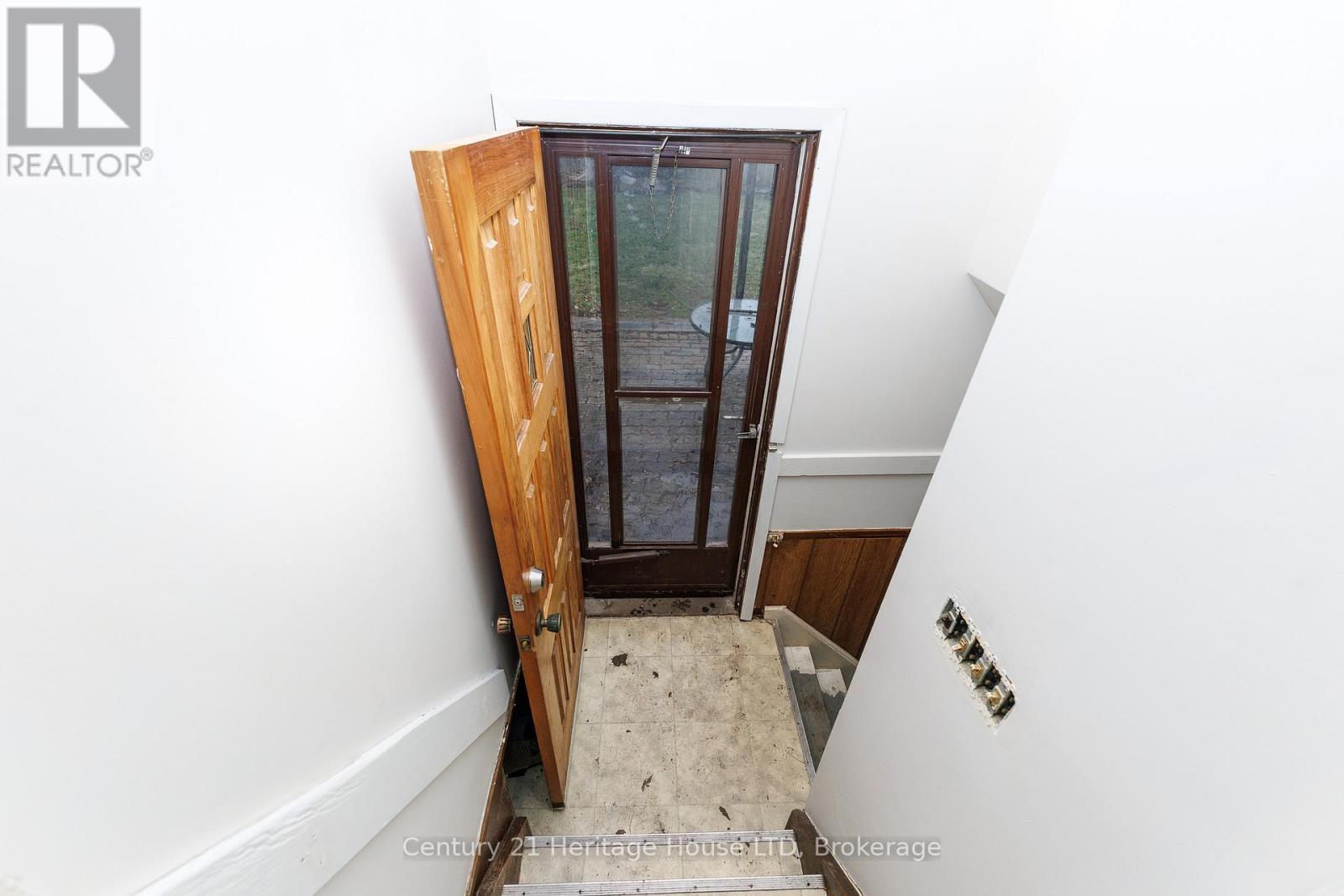 352 Clare Avenue, Welland, Ontario  L3C 5R2 - Photo 8 - X12946522