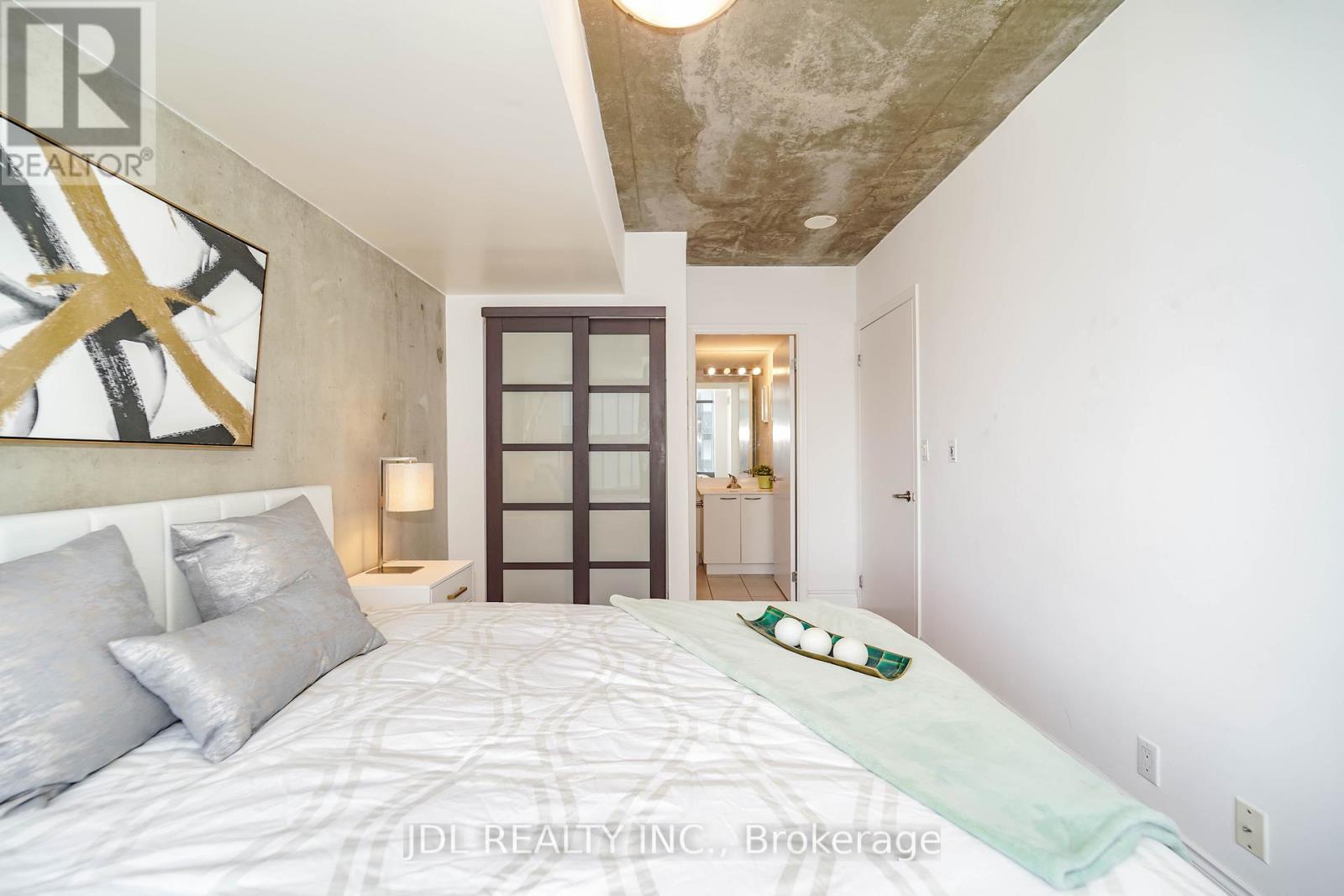 1906 - 22 Wellesley Street E, Toronto, Ontario  M4Y 1G3 - Photo 11 - C12947468