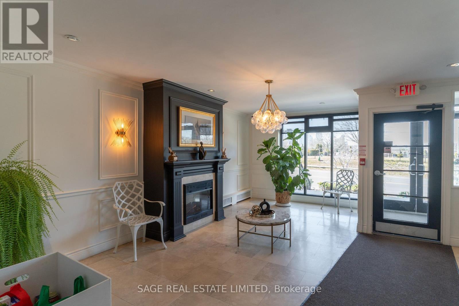 205 - 1901 Bayview Avenue E, Toronto, Ontario  M4G 3E4 - Photo 2 - C12947622