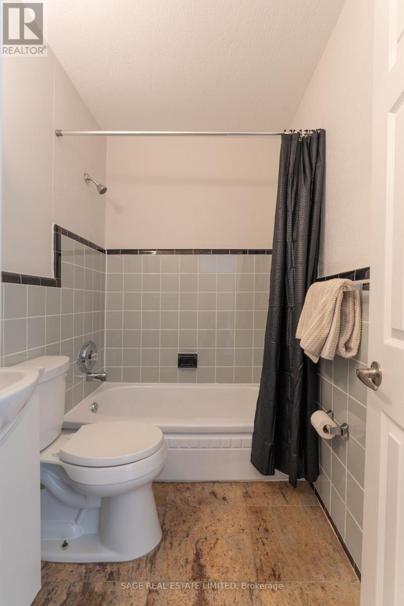 205 - 1901 Bayview Avenue E, Toronto, Ontario  M4G 3E4 - Photo 5 - C12947622