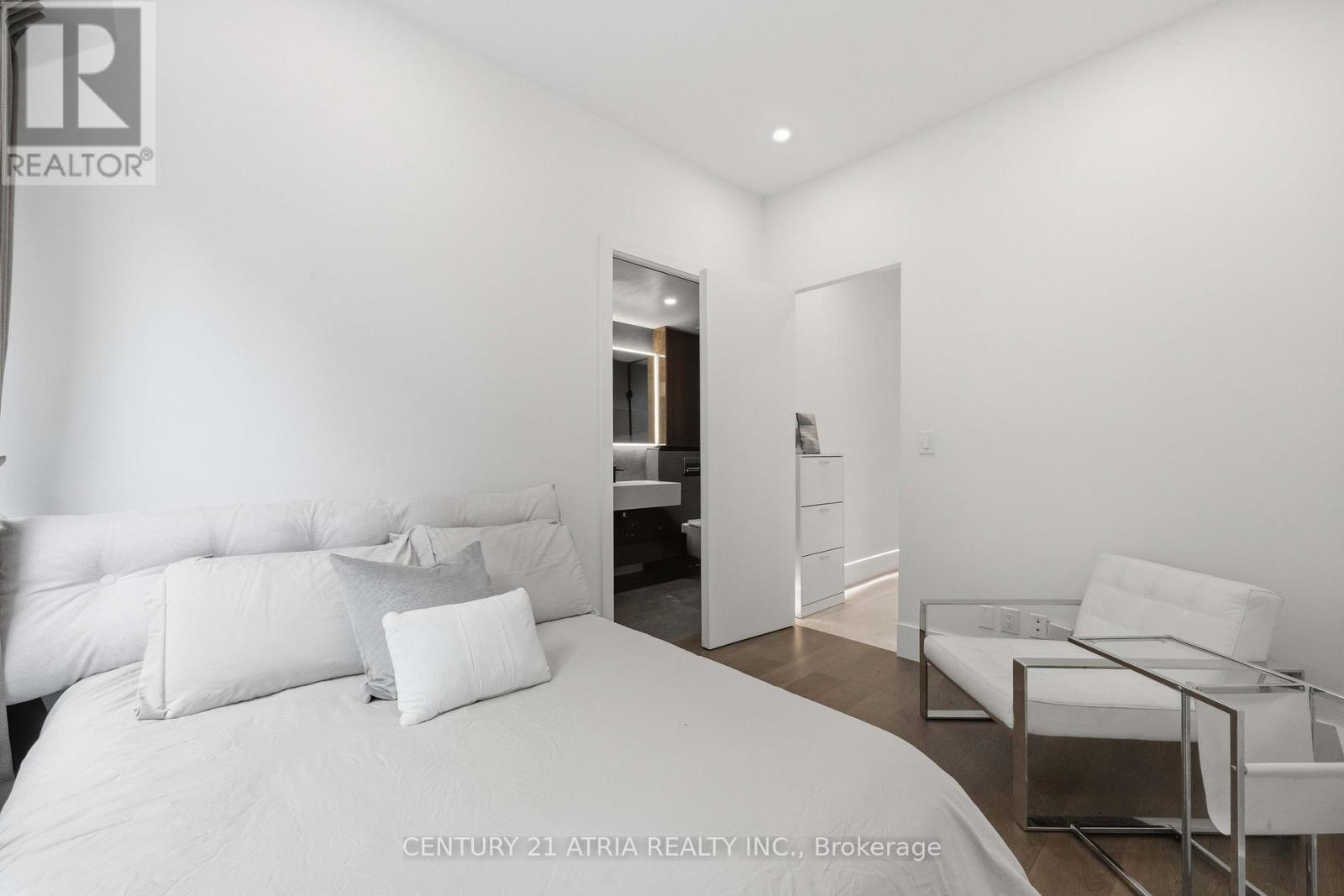 203 - 102 Bloor Street W, Toronto, Ontario  M5S 1M8 - Photo 13 - C12947634