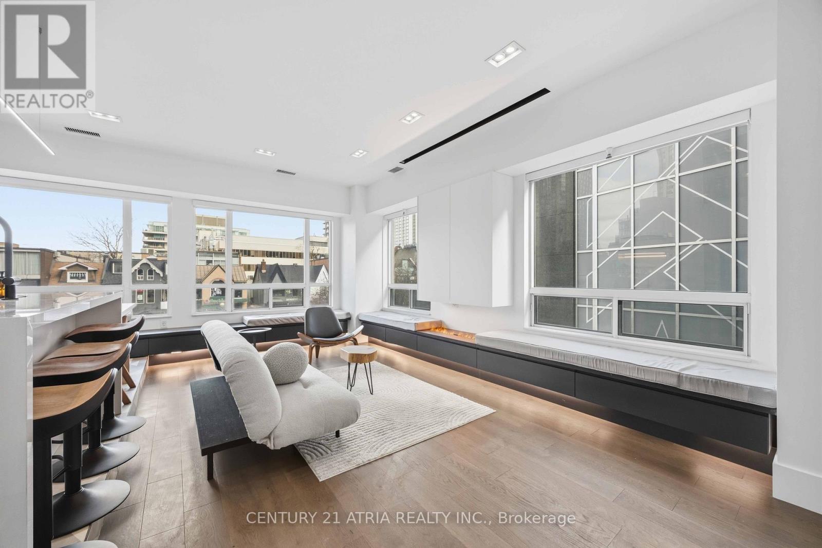 203 - 102 Bloor Street W, Toronto, Ontario  M5S 1M8 - Photo 2 - C12947634