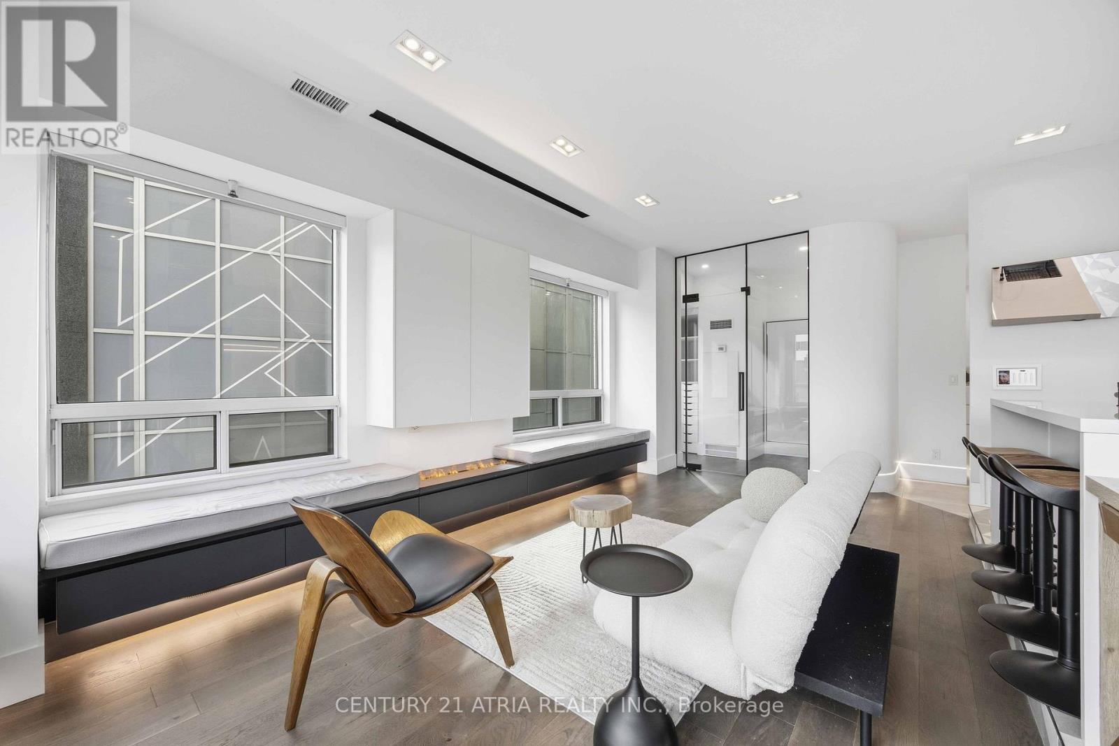 203 - 102 Bloor Street W, Toronto, Ontario  M5S 1M8 - Photo 3 - C12947634