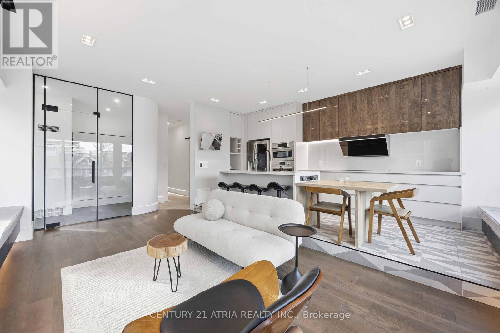 203 - 102 Bloor Street W, Toronto, Ontario  M5S 1M8 - Photo 4 - C12947634