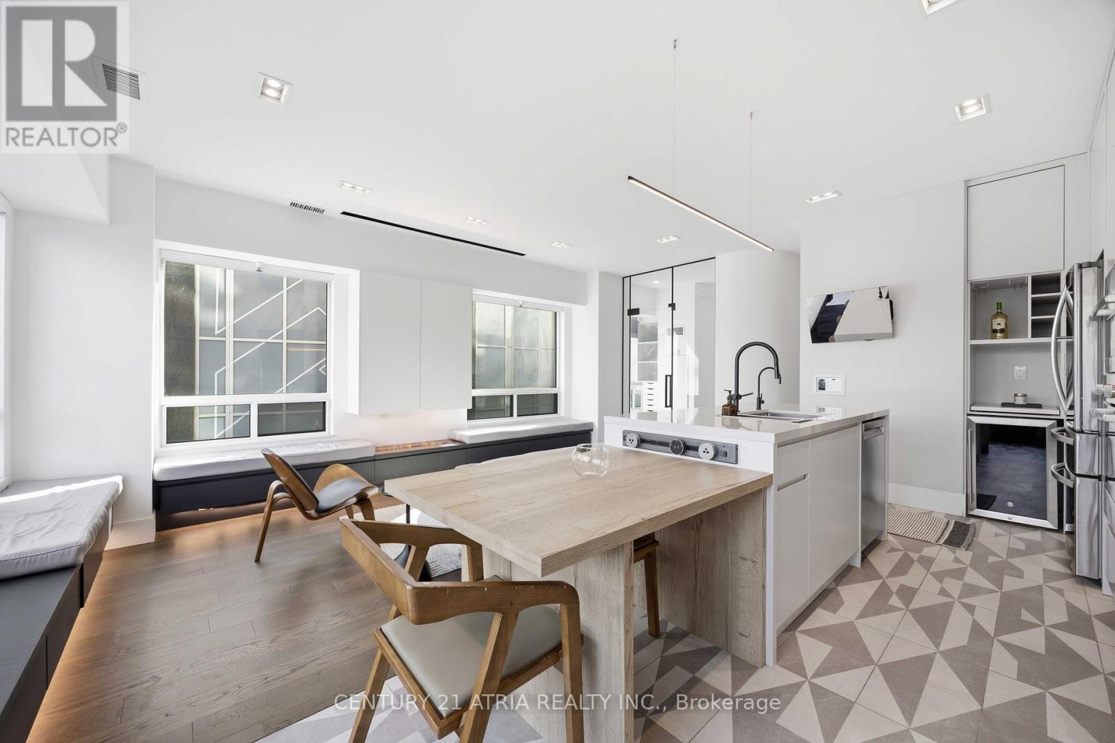 203 - 102 Bloor Street W, Toronto, Ontario  M5S 1M8 - Photo 8 - C12947634