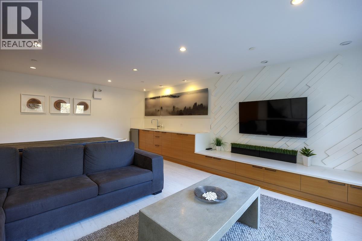 211 1621 Hamilton Avenue, North Vancouver, British Columbia  V7P 0B7 - Photo 14 - R3106055