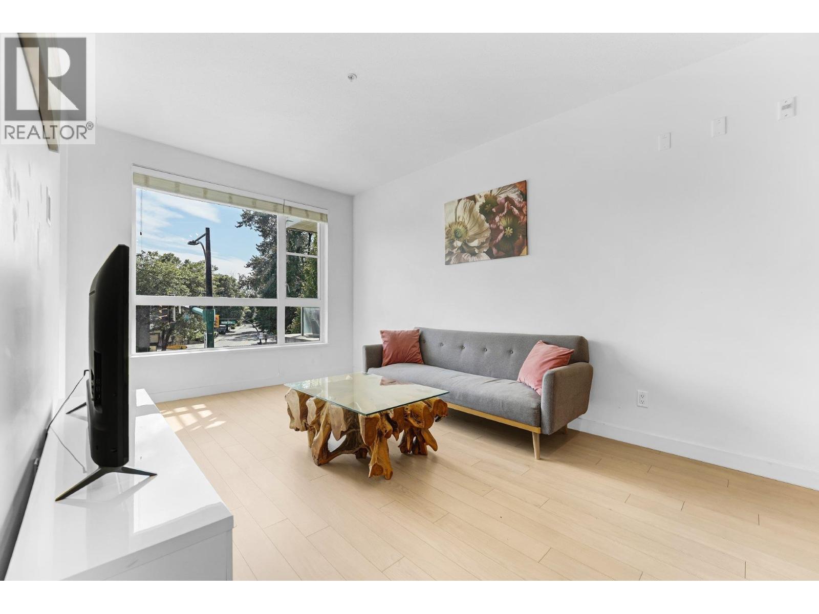 211 1621 Hamilton Avenue, North Vancouver, British Columbia  V7P 0B7 - Photo 2 - R3106055