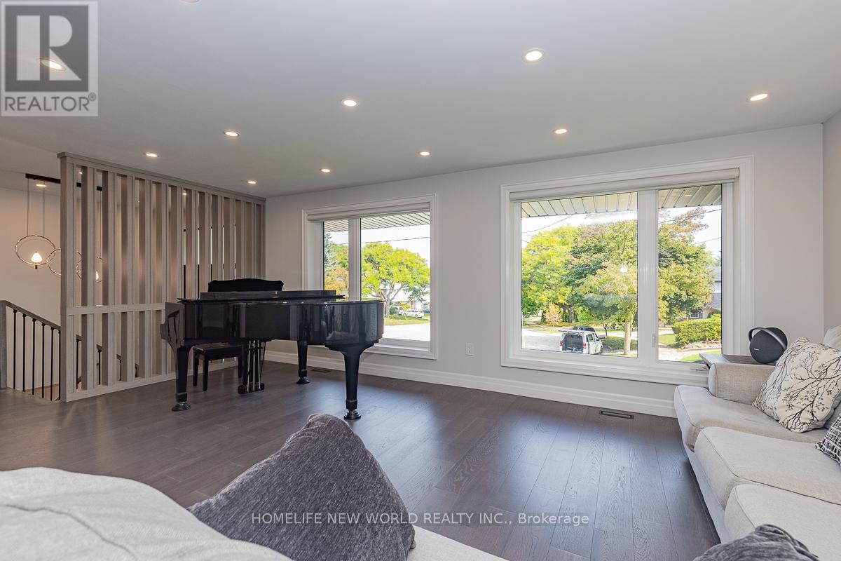 37 Shouldice Court, Toronto, Ontario  M2L 2S3 - Photo 2 - C12947736