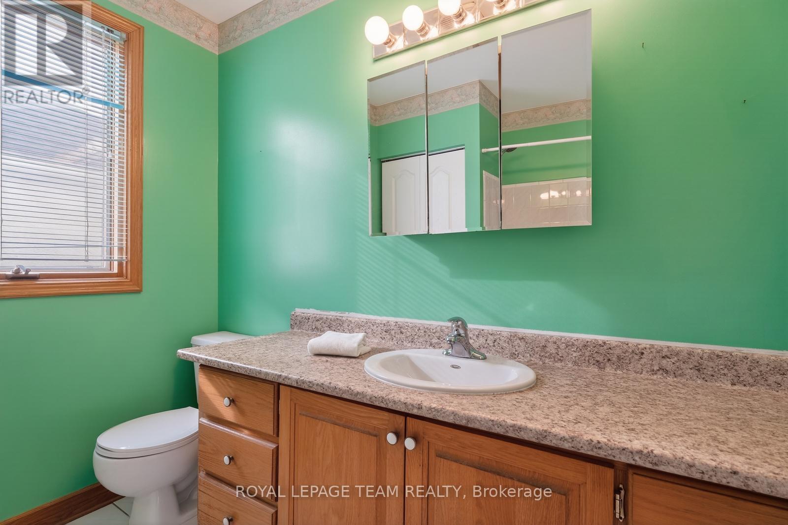 336 Ducharme Boulevard, Ottawa, Ontario  K1L 6T6 - Photo 13 - X12947500