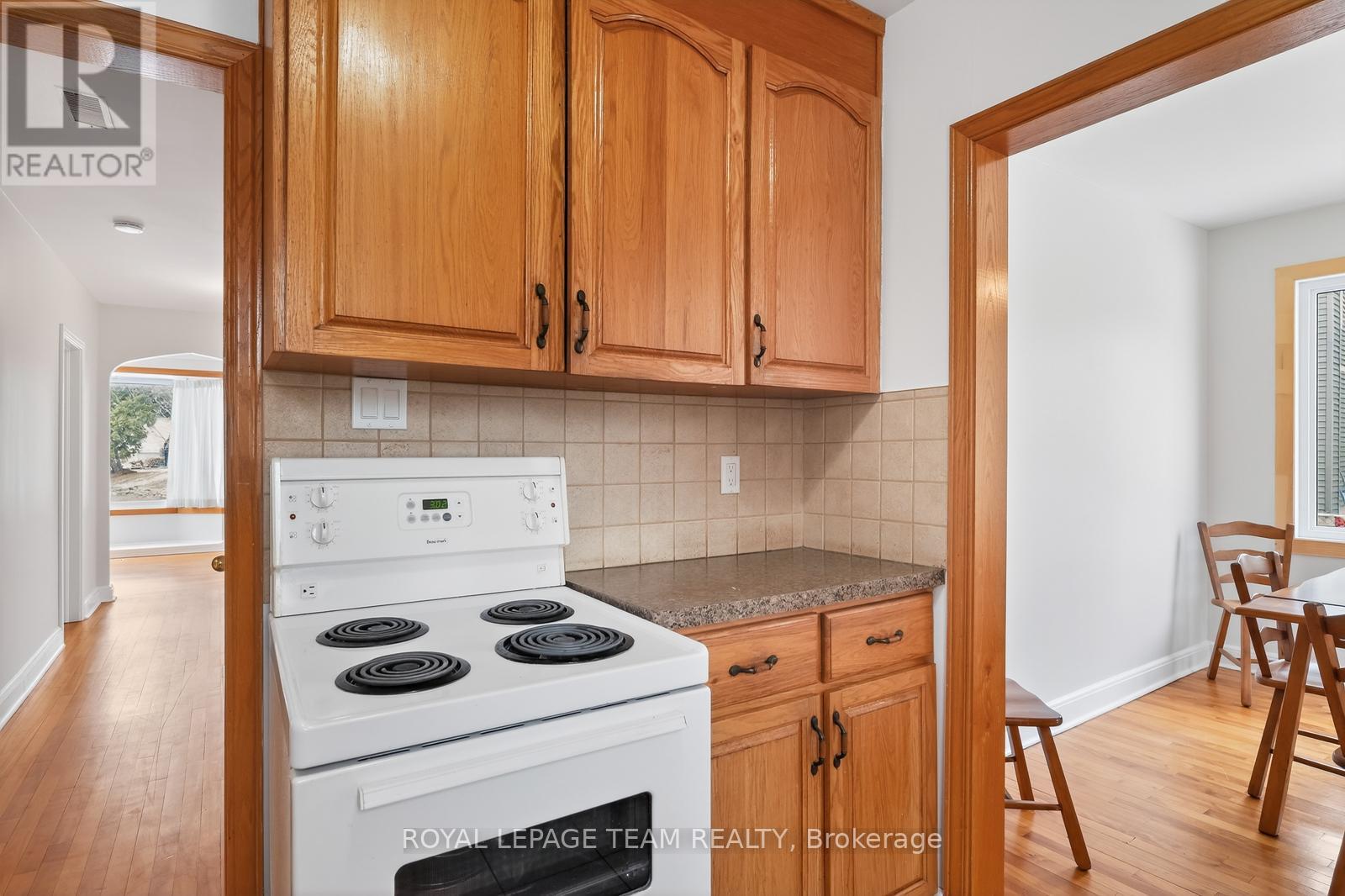 336 Ducharme Boulevard, Ottawa, Ontario  K1L 6T6 - Photo 7 - X12947500
