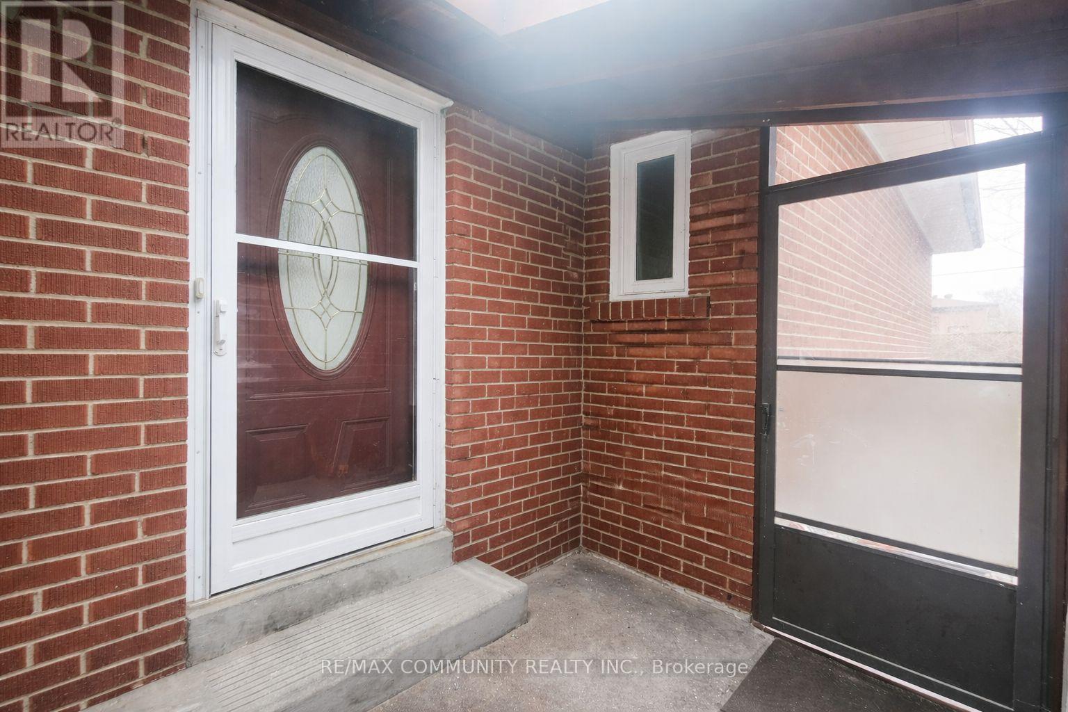 Main - 70 Brantwood Drive, Toronto, Ontario  M1H 2G6 - Photo 2 - E12947476