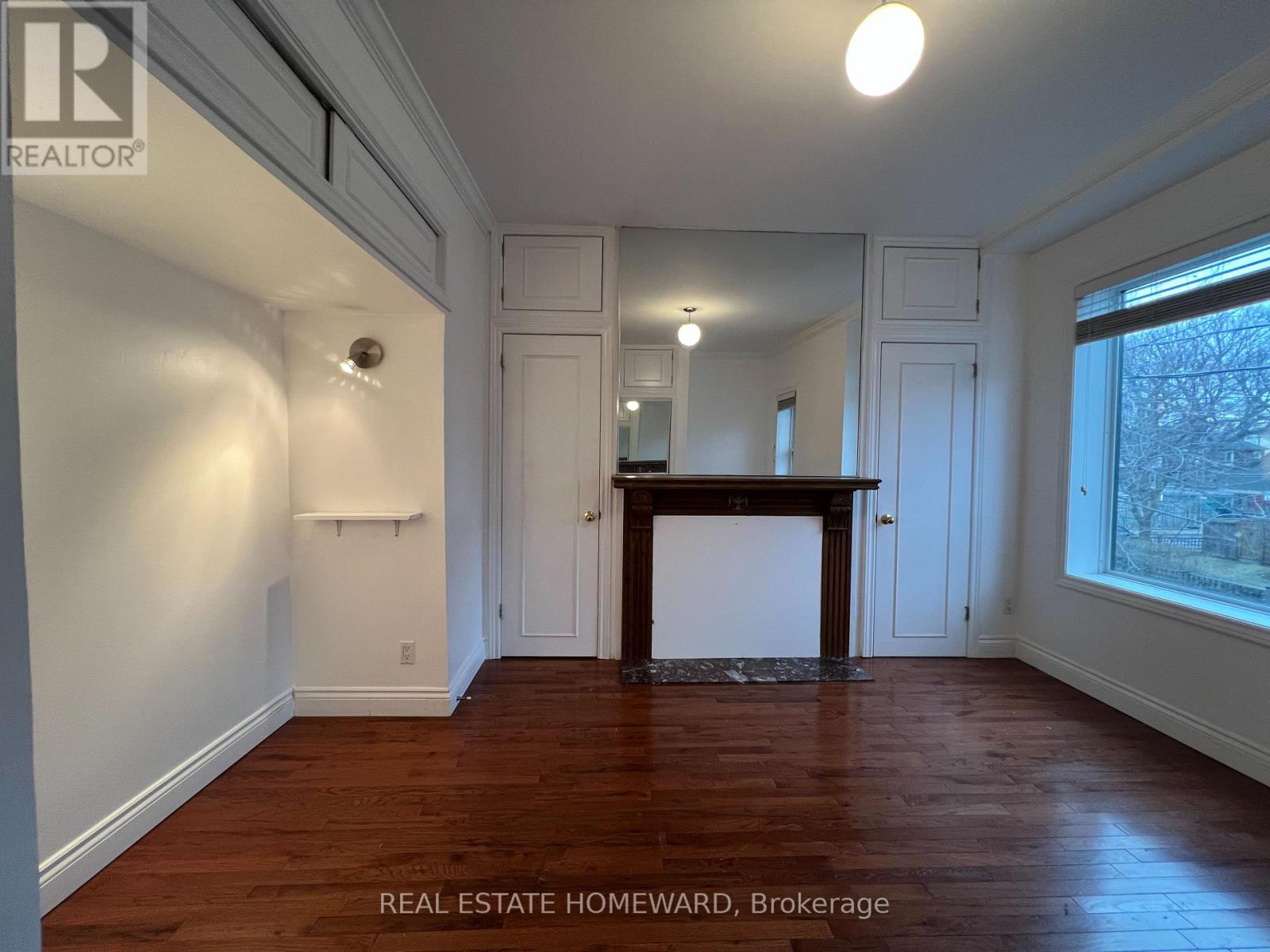 Upper - 220 Pape Avenue, Toronto, Ontario  M4M 2V8 - Photo 10 - E12947522