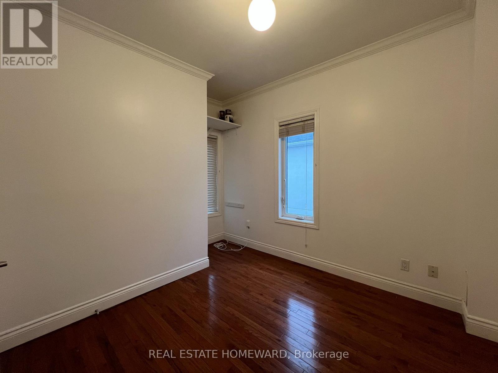Upper - 220 Pape Avenue, Toronto, Ontario  M4M 2V8 - Photo 14 - E12947522