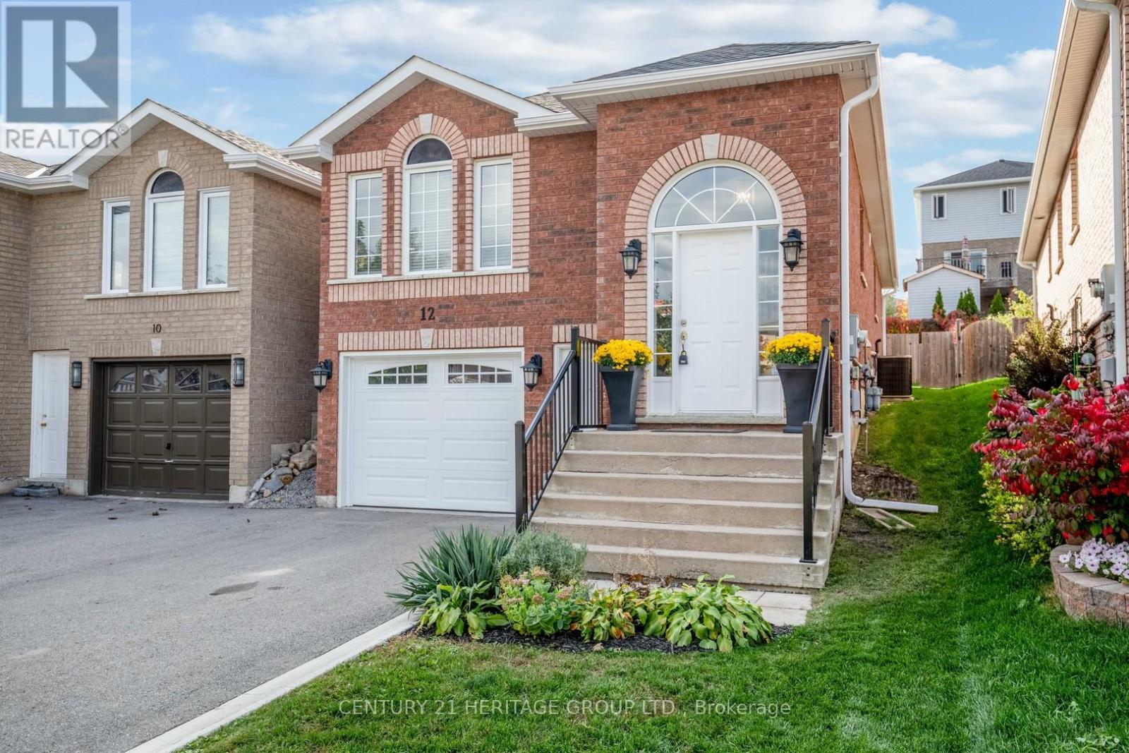 12 Smith Street, Bradford West Gwillimbury (Bradford), Ontario  L3Z 3C9 - Photo 3 - N12947588