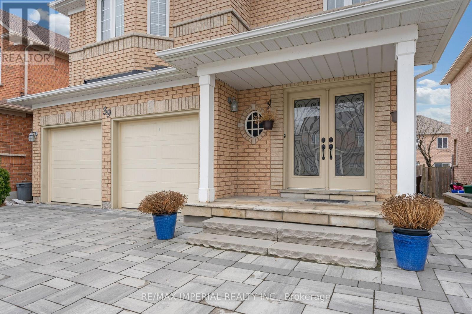 39 Monte Cristi Street S, Vaughan, Ontario  L6A 3H8 - Photo 4 - N12947626