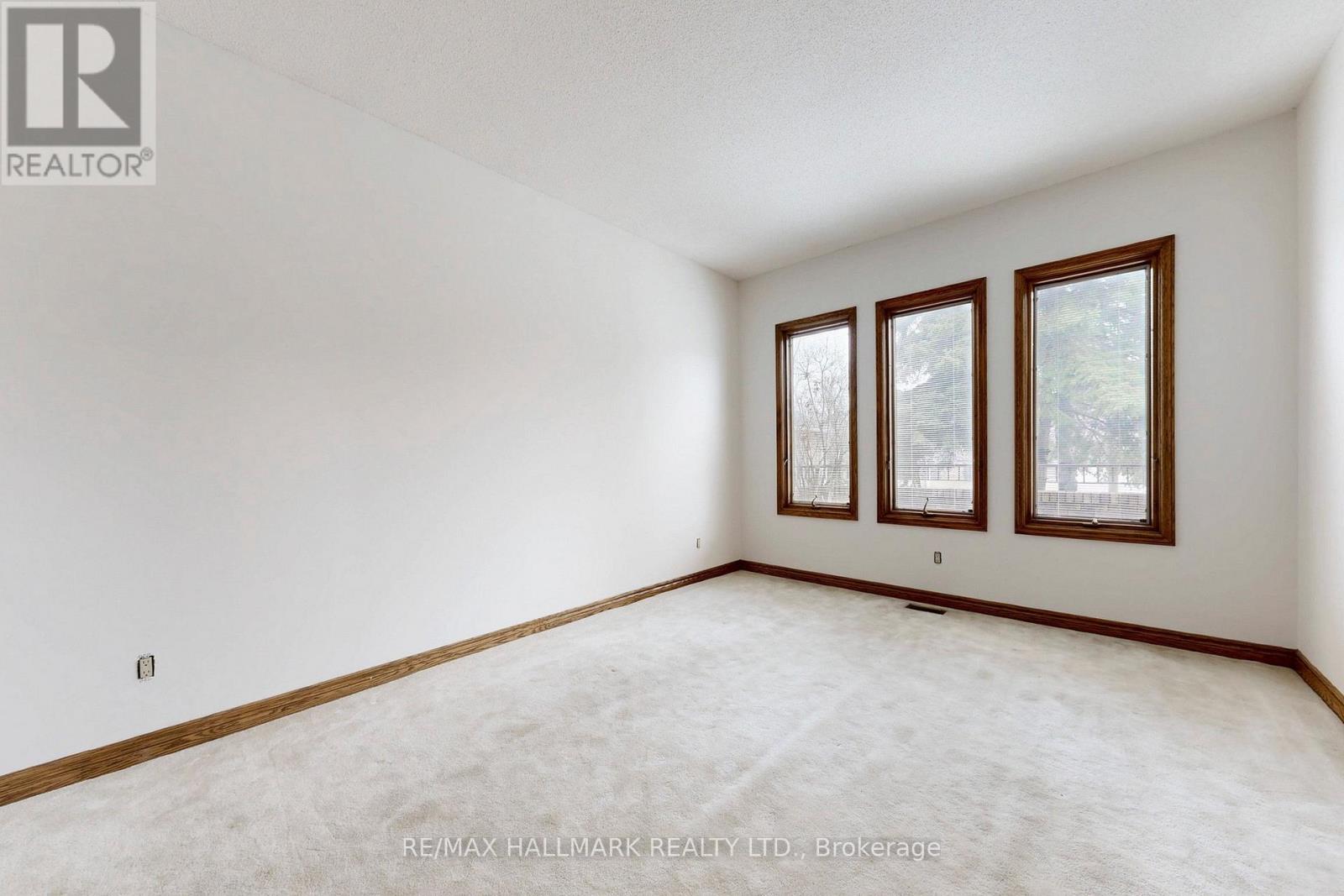 101 Leyburn Avenue, Richmond Hill, Ontario  L4C 0J6 - Photo 3 - N12941474