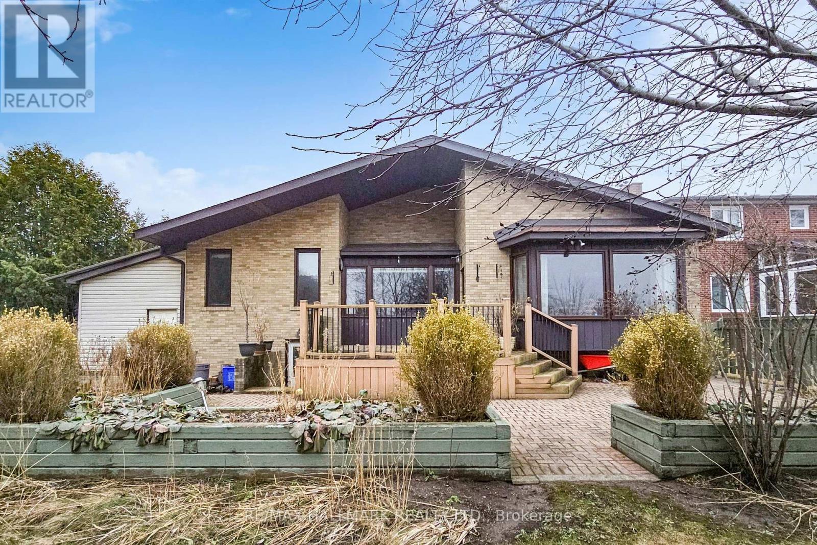 101 Leyburn Avenue, Richmond Hill, Ontario  L4C 0J6 - Photo 26 - N12941474