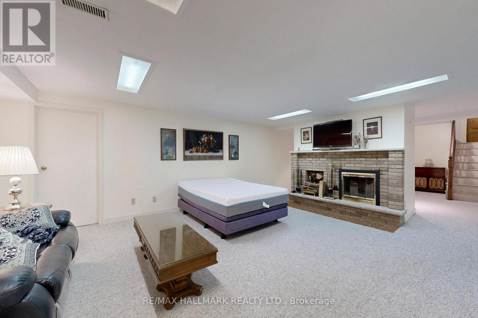 101 Leyburn Avenue, Richmond Hill, Ontario  L4C 0J6 - Photo 19 - N12941474