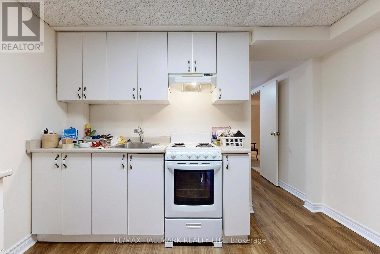 101 Leyburn Avenue, Richmond Hill, Ontario  L4C 0J6 - Photo 23 - N12941474