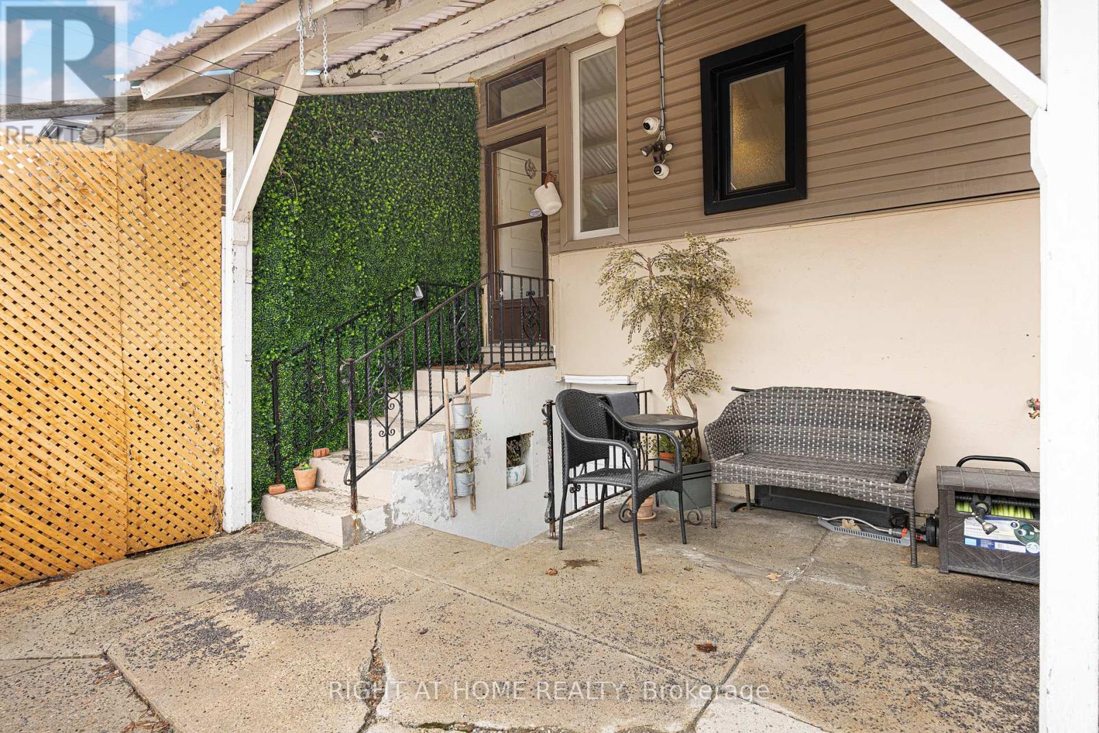 Main Floor - 281 Osler Street, Toronto, Ontario  M6N 2Z3 - Photo 11 - W12901936