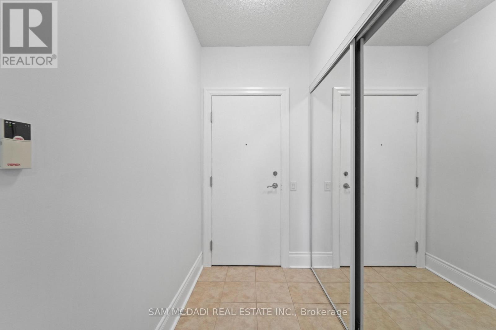 2002 - 5229 Dundas Street W, Toronto, Ontario  M9B 6L9 - Photo 17 - W12947480