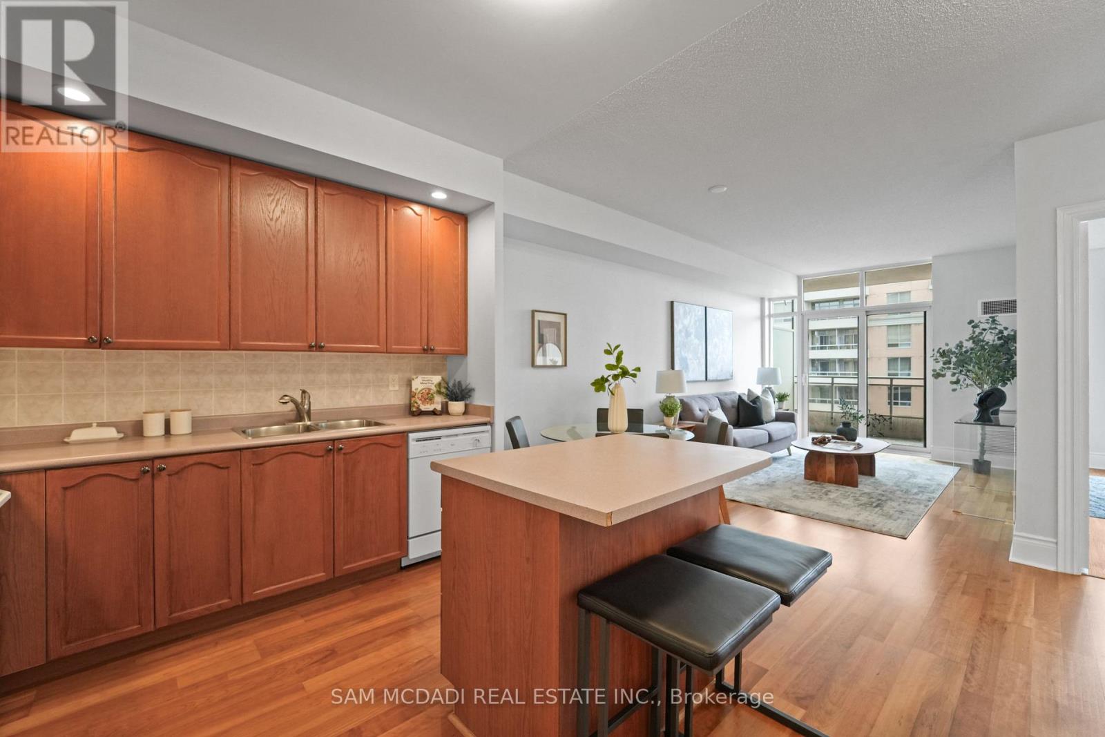 2002 - 5229 Dundas Street W, Toronto, Ontario  M9B 6L9 - Photo 5 - W12947480