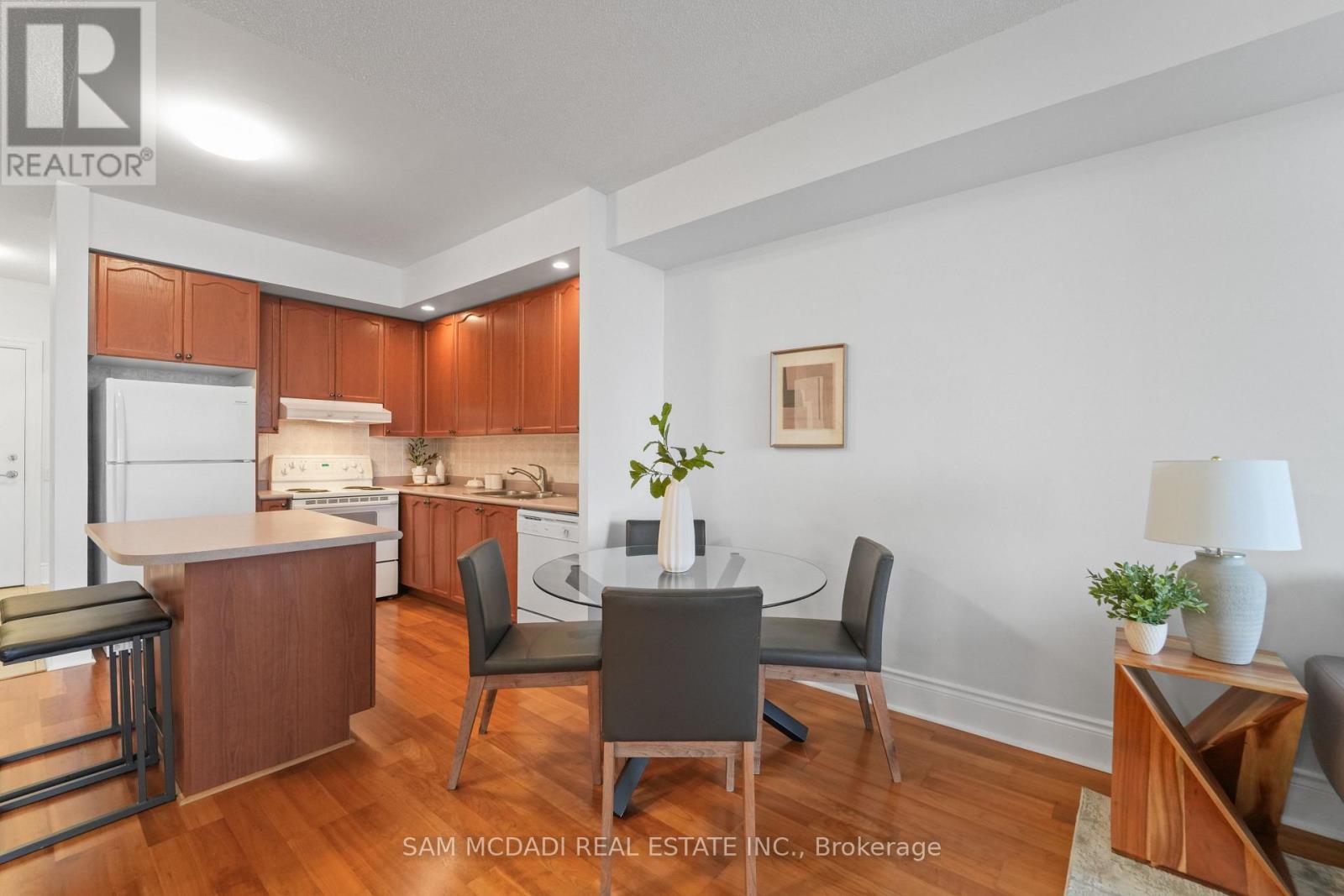 2002 - 5229 Dundas Street W, Toronto, Ontario  M9B 6L9 - Photo 7 - W12947480