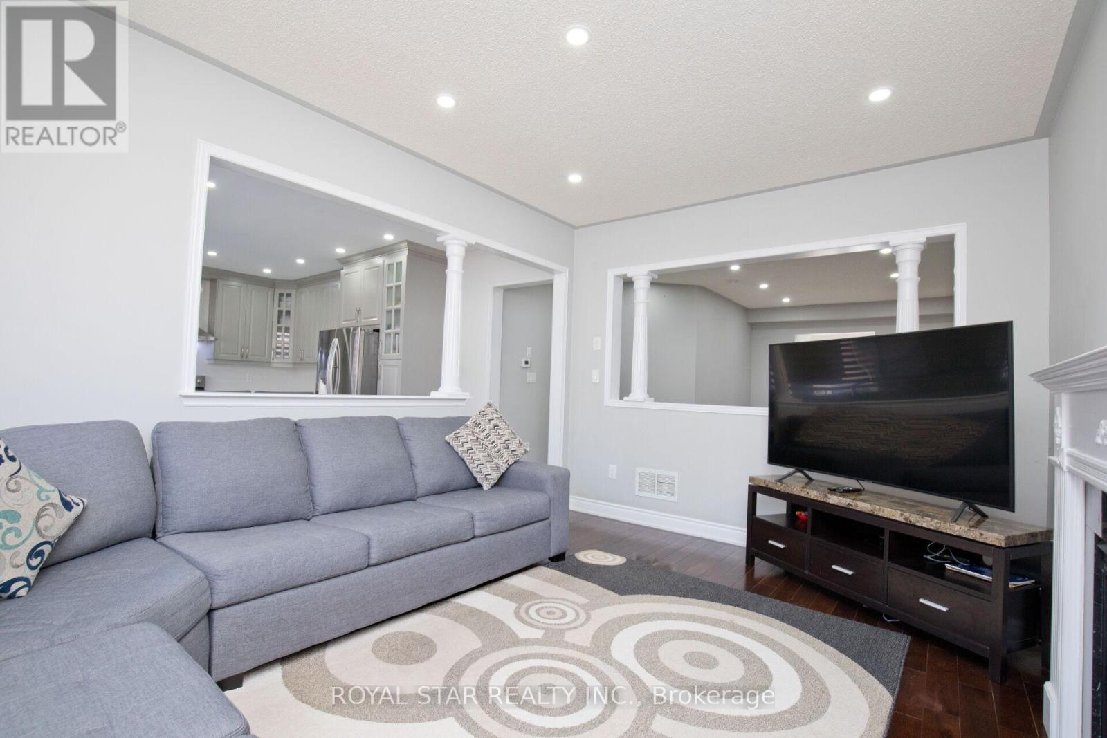 51 Cape Dorset Crescent, Brampton, Ontario  L6R 3K9 - Photo 11 - W12947506