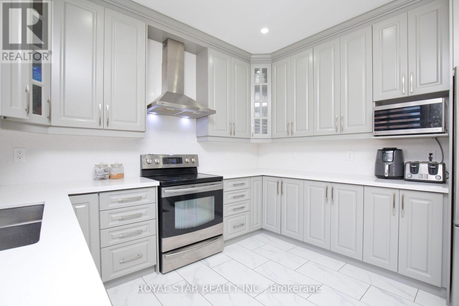 51 Cape Dorset Crescent, Brampton, Ontario  L6R 3K9 - Photo 14 - W12947506