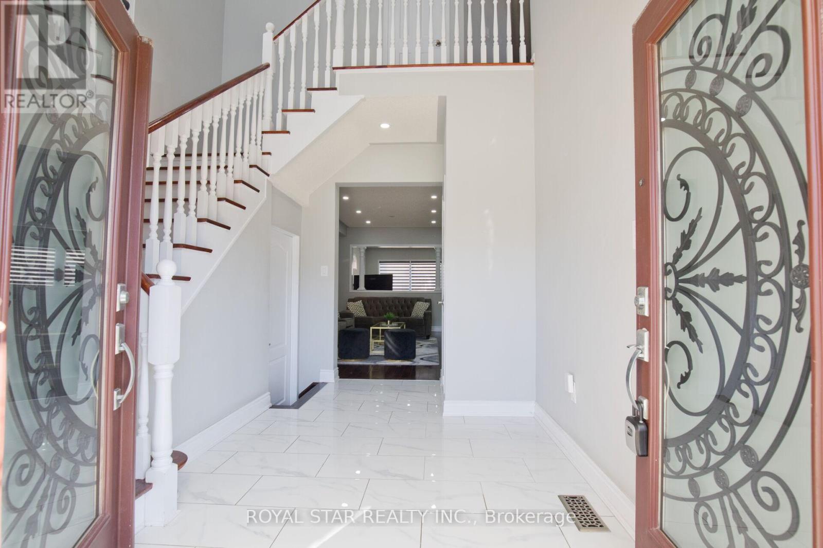 51 Cape Dorset Crescent, Brampton, Ontario  L6R 3K9 - Photo 4 - W12947506