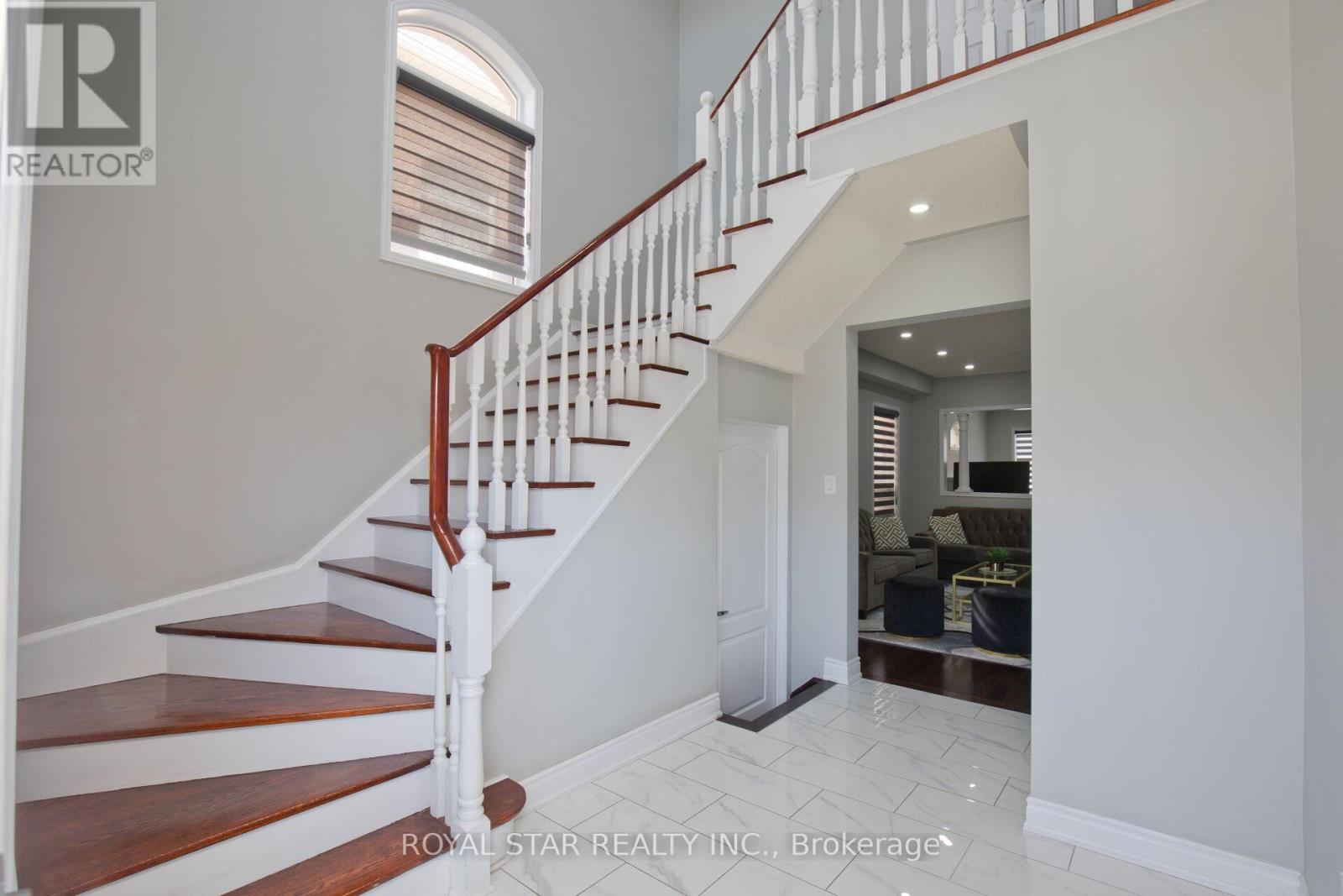 51 Cape Dorset Crescent, Brampton, Ontario  L6R 3K9 - Photo 5 - W12947506