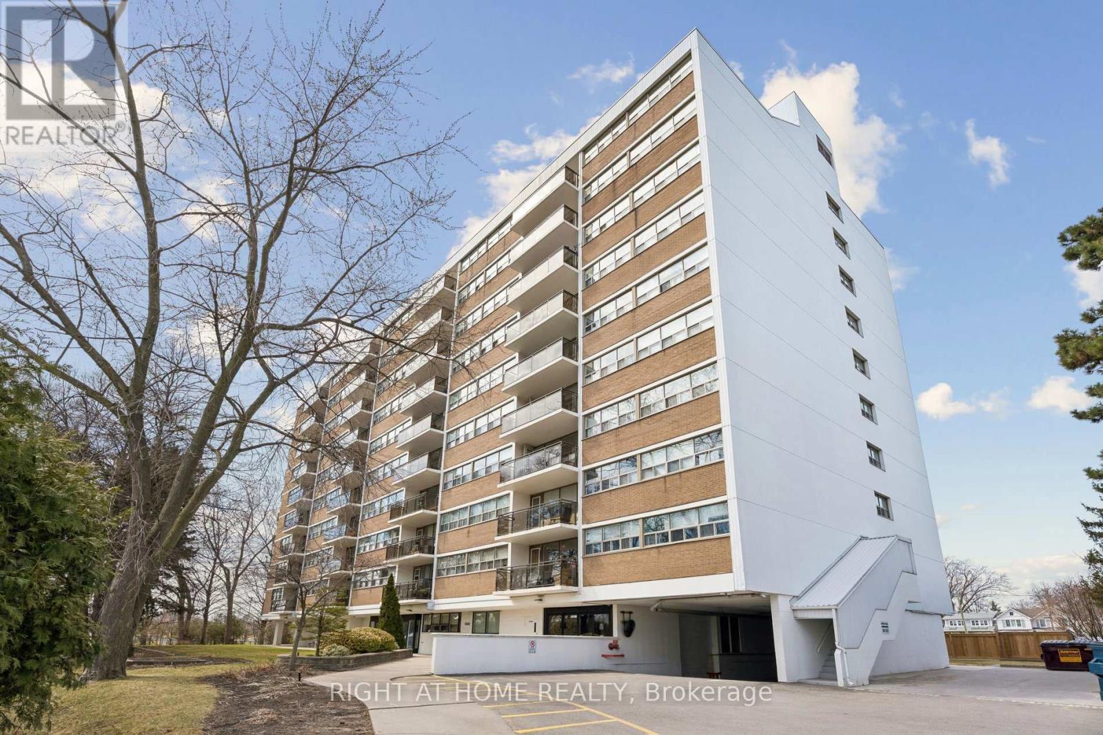 207 - 212 KERR STREET, Oakville, Ontario